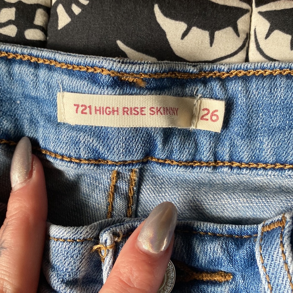 Levi’s High Rise Skinny Jean - Picture 3 of 3